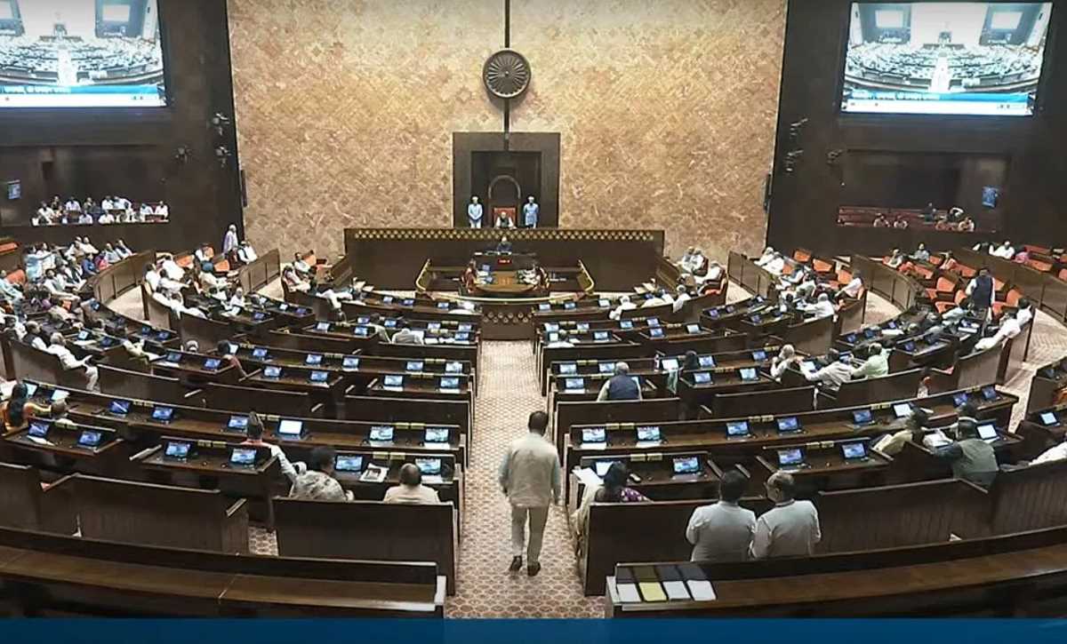 लोकसभा की मंजूरी के बाद आज राज्यसभा में पेश होगा वक्फ बिल